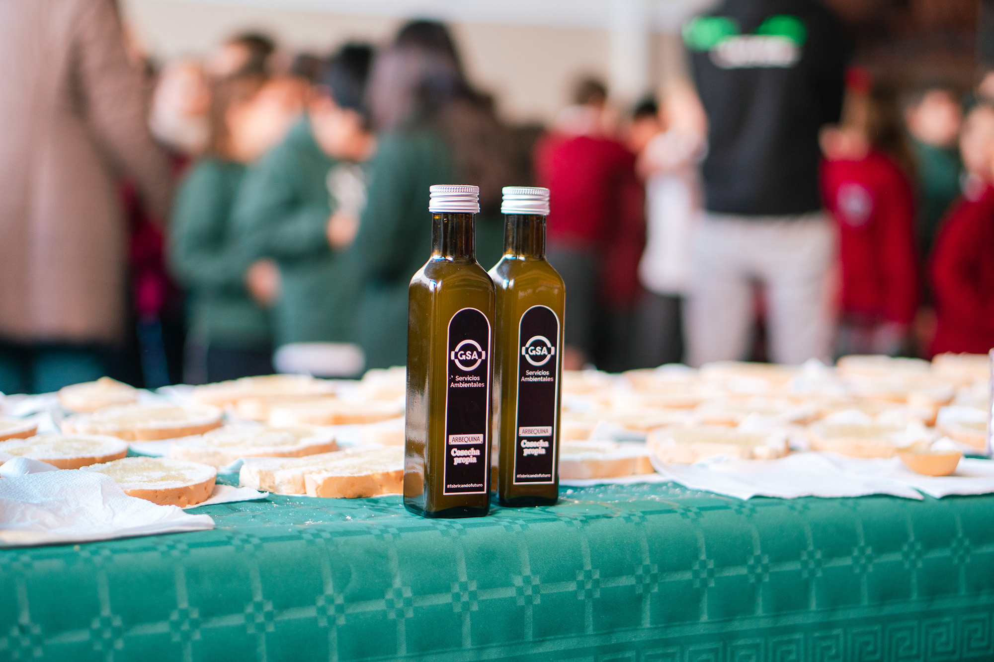 GSA celebra el Día de Andalucía en el cole donando 40 litros de aceite a seis centros educativos de la comunidad autónoma